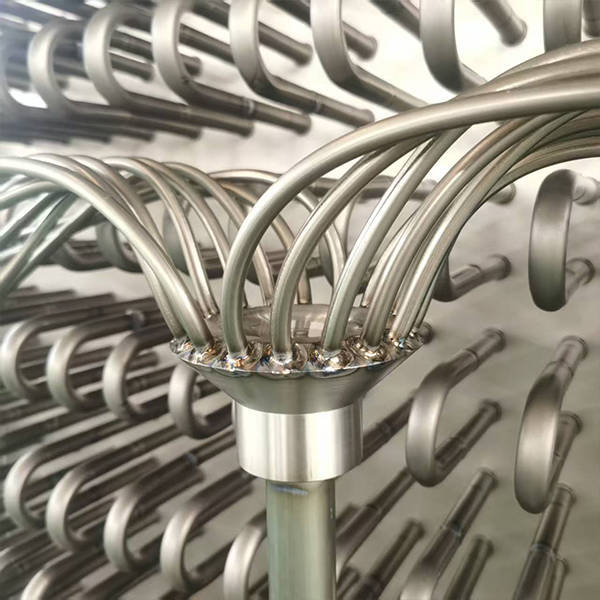 Distribuidor de titanio